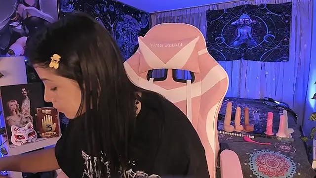 LanaKyutt online show from 3, 3, 2025