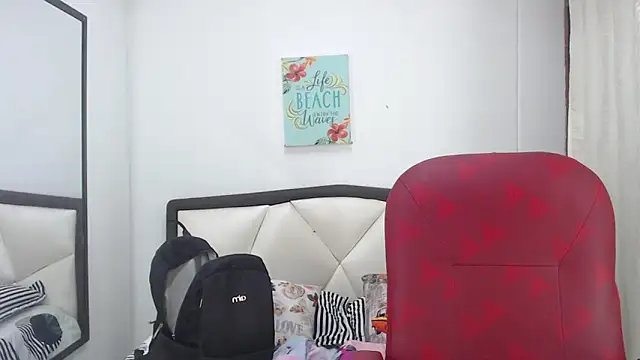 Snapshot of Sara_Marks chatting on 3, 11, 2025 Sara Marks online show from 3, 11, 2025