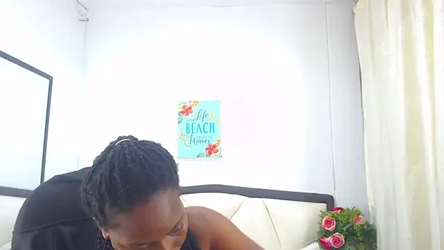 Snapshot of Sara_Marks chatting on 4, 11, 2025 Sara Marks online show from 4, 11, 2025