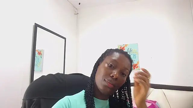 Snapshot of Sara_Marks chatting on 5, 11, 2025 Sara Marks online show from 5, 11, 2025