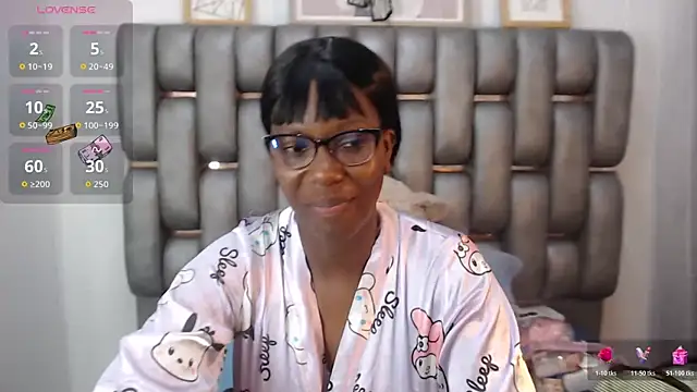 Snapshot of Sara_Marks chatting on 4, 6, 2026 Sara Marks online show from 4, 6, 2026