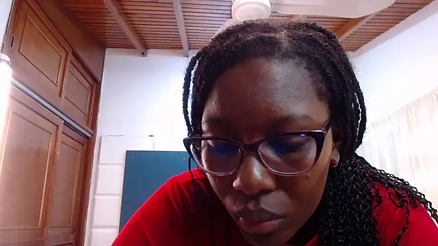 Snapshot of Sara_Marks chatting on 24, 11, 2025 Sara Marks online show from 24, 11, 2025