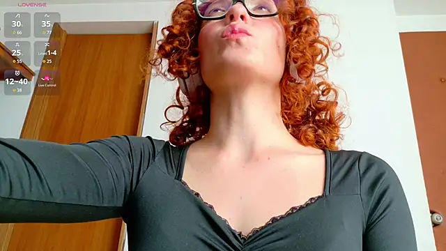 Snapshot of karen_brave chatting on 15, 11, 2025 karen brave online show from 15, 11, 2025