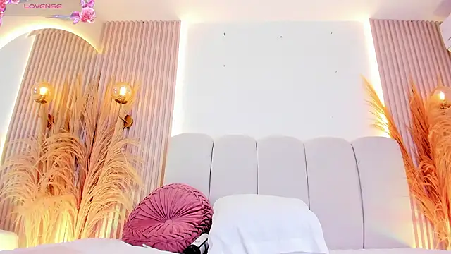 carolriveraa  online show from 10, 3, 2026