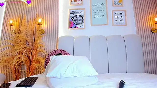 carolriveraa  online show from 1, 10, 2025