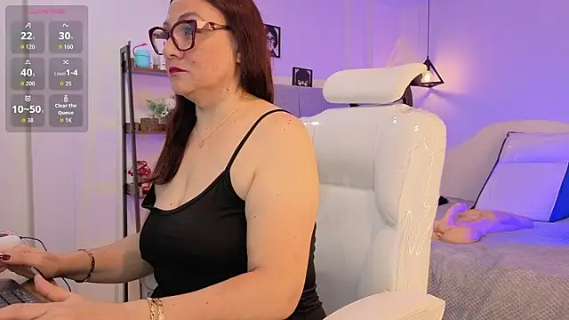 lady nylon  online show from 6, 3, 2026