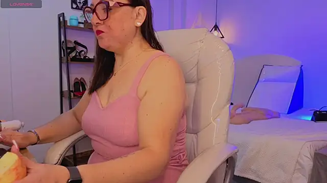 lady nylon  online show from 8, 11, 2025