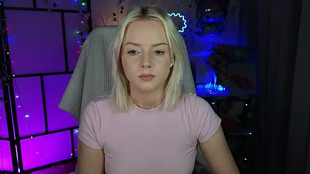 Snapshot of ImBonBon chatting on 12, 9, 2025 ImBonBon online show from 12, 9, 2025