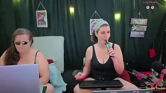 Sexy Mama-69 online show from 28, 11, 2025