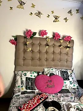 Snapshot of Jullieetta chatting on 22, 10, 2025 Jullieetta online show from 22, 10, 2025