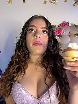 Jullieetta online show from 12, 2, 2026