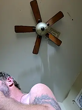 Snapshot of Hugebwc102 chatting on 5, 10, 2025 Hugebwc102 online show from 5, 10, 2025