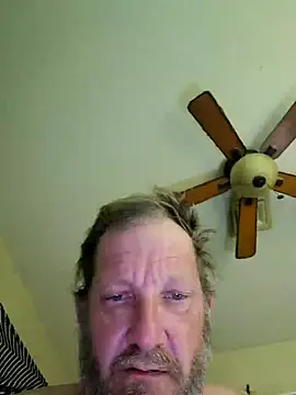 Snapshot of Hugebwc102 chatting on 8, 10, 2025 Hugebwc102 online show from 8, 10, 2025