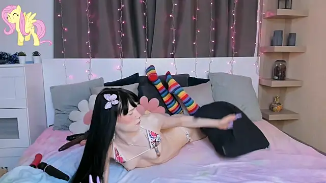 Juicy MilkX online show from 5, 5, 2026
