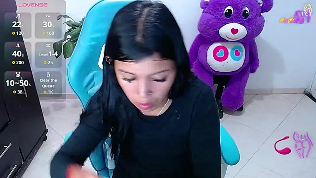 Snapshot of emily_rosse04 chatting on 11, 5, 2026 emily rosse04 online show from 11, 5, 2026