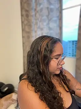 CurlyGirl 1 online show from 4, 7, 2026