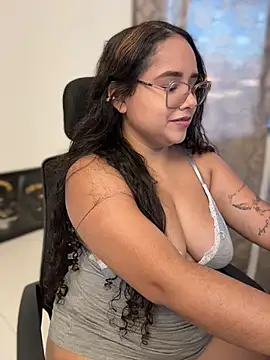 CurlyGirl 1 online show from 17, 6, 2026