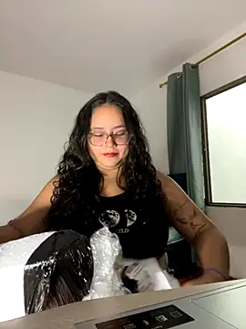 CurlyGirl 1 online show from 15, 9, 2025