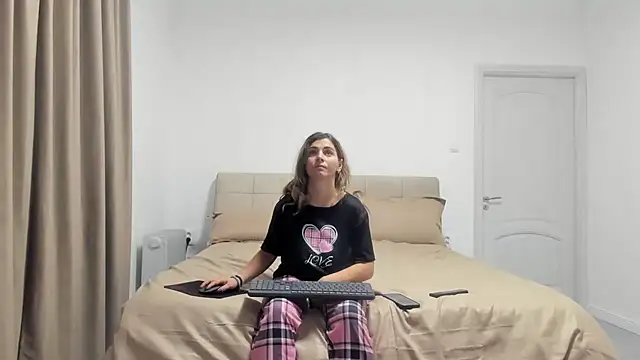 Hottalicia2 online show from 27, 11, 2025