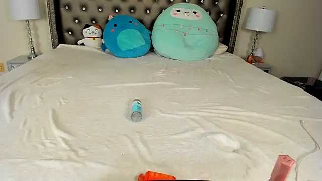 NadiaLyla online show from 27, 9, 2025