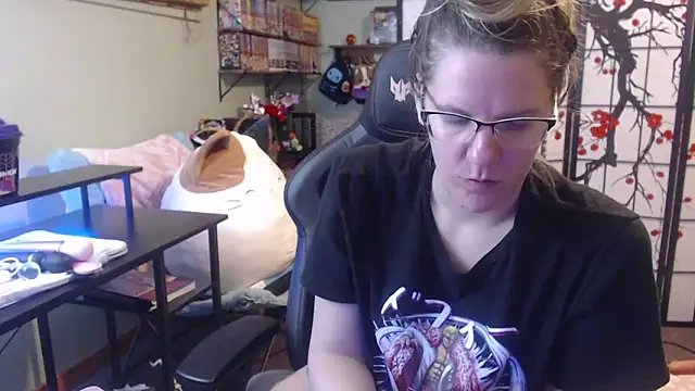 Sarahtineke online show from 4, 3, 2026