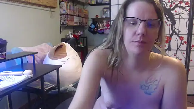 Sarahtineke online show from 14, 2, 2026