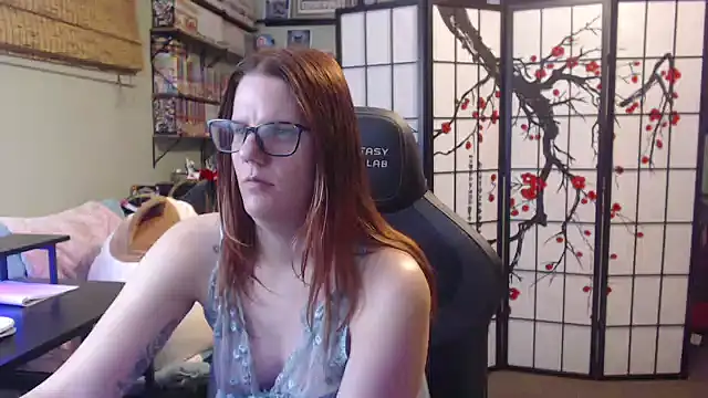 Snapshot of Sarahtineke chatting on 5, 5, 2026 Sarahtineke online show from 5, 5, 2026