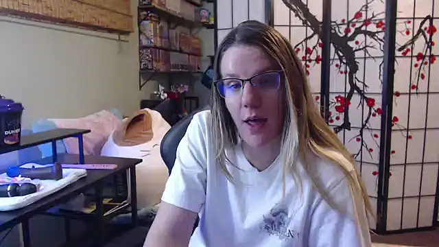 Sarahtineke online show from 3, 2, 2026