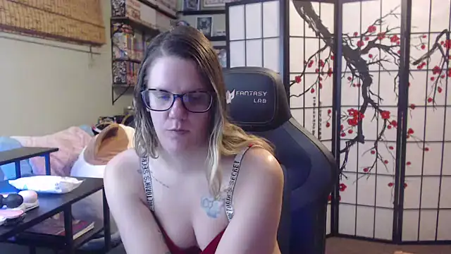 Sarahtineke online show from 18, 3, 2026