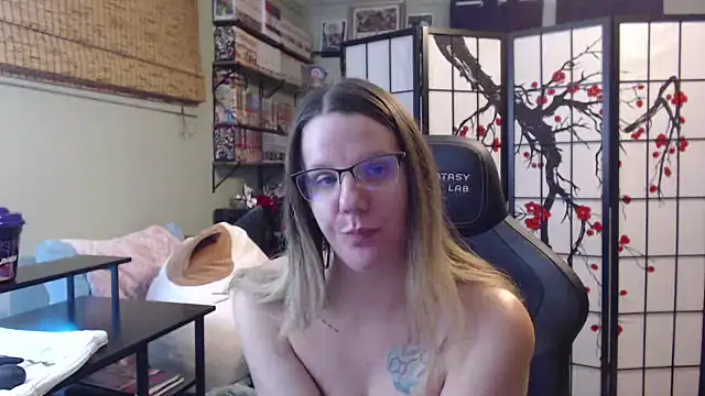 Sarahtineke online show from 10, 2, 2026