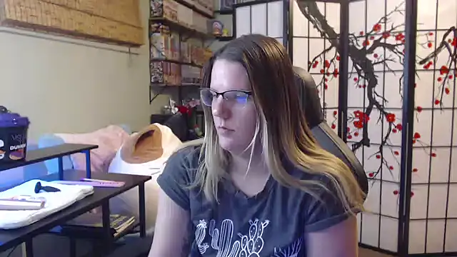 Sarahtineke online show from 5, 2, 2026