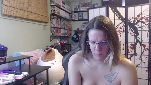 Sarahtineke online show from 6, 3, 2026