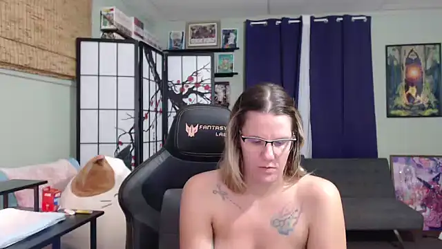 Sarahtineke online show from 30, 10, 2025