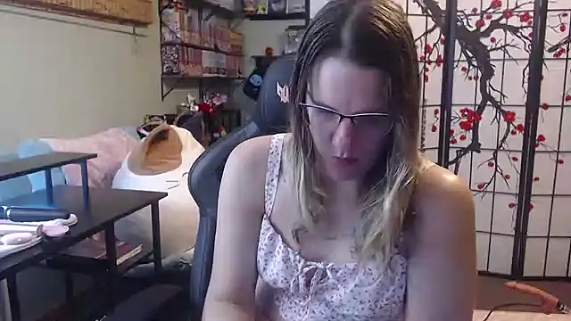 Sarahtineke online show from 8, 3, 2026