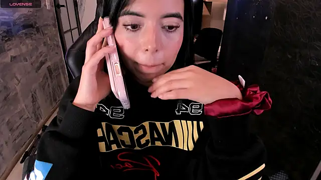 NicolRoss  online show from 9, 11, 2025