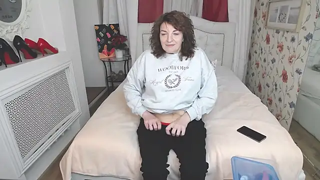 AmiHotGranny online show from 18, 11, 2025