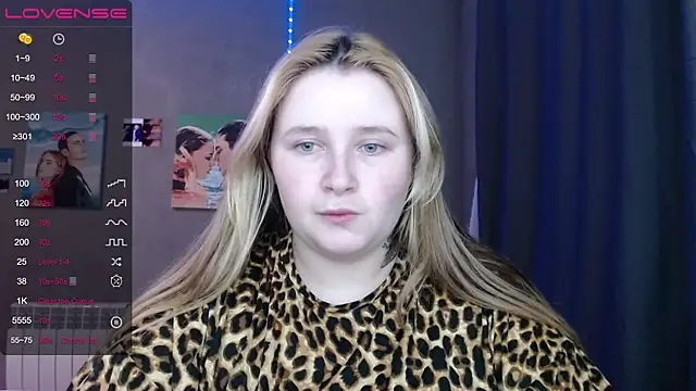 Snapshot of Light_Luna chatting on 19, 11, 2025 Light Luna online show from 19, 11, 2025