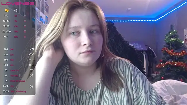 Snapshot of Light_Luna chatting on 12, 1, 2026 Light Luna online show from 12, 1, 2026