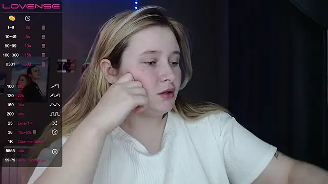 Snapshot of Light_Luna chatting on 29, 11, 2025 Light Luna online show from 29, 11, 2025