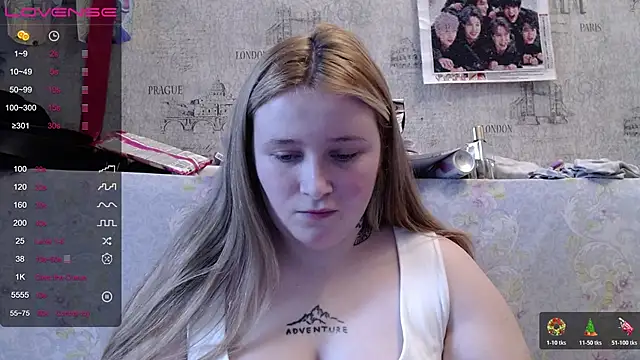 Snapshot of Light_Luna chatting on 12, 11, 2025 Light Luna online show from 12, 11, 2025