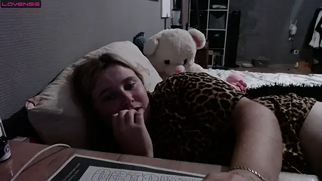 Snapshot of Light_Luna chatting on 15, 9, 2025 Light Luna online show from 15, 9, 2025