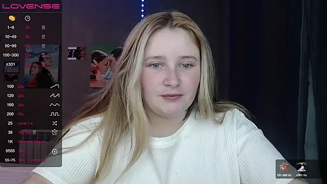 Snapshot of Light_Luna chatting on 1, 11, 2025 Light Luna online show from 1, 11, 2025