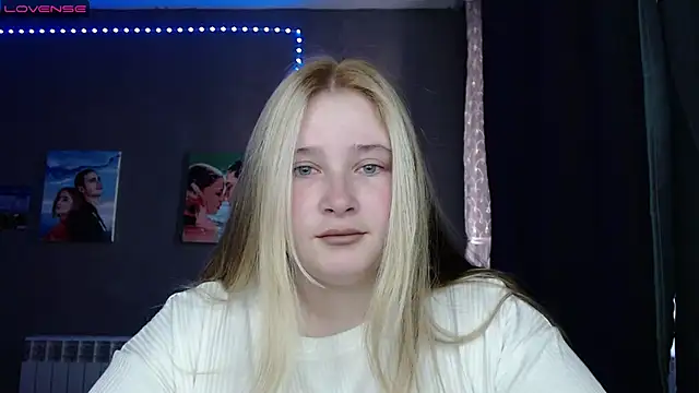 Snapshot of Light_Luna chatting on 19, 10, 2025 Light Luna online show from 19, 10, 2025