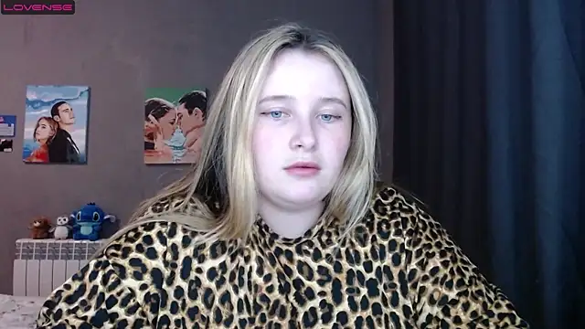 Snapshot of Light_Luna chatting on 12, 9, 2025 Light Luna online show from 12, 9, 2025