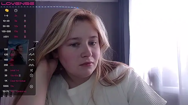 Snapshot of Light_Luna chatting on 9, 11, 2025 Light Luna online show from 9, 11, 2025