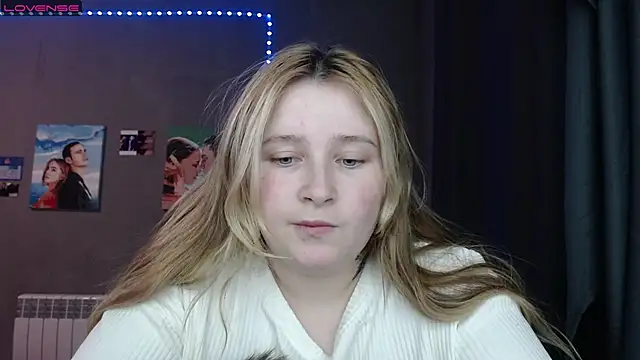 Snapshot of Light_Luna chatting on 28, 11, 2025 Light Luna online show from 28, 11, 2025