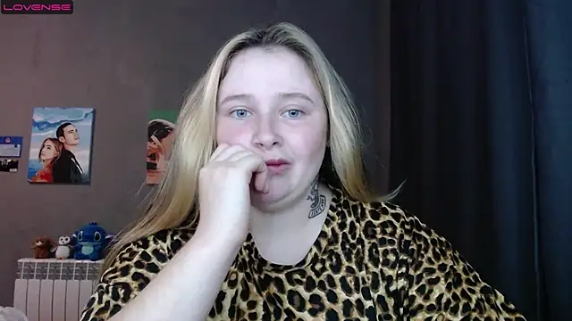 Snapshot of Light_Luna chatting on 16, 9, 2025 Light Luna online show from 16, 9, 2025