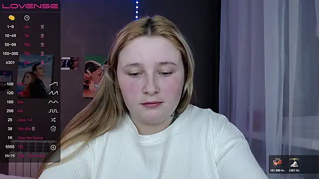 Snapshot of Light_Luna chatting on 13, 11, 2025 Light Luna online show from 13, 11, 2025