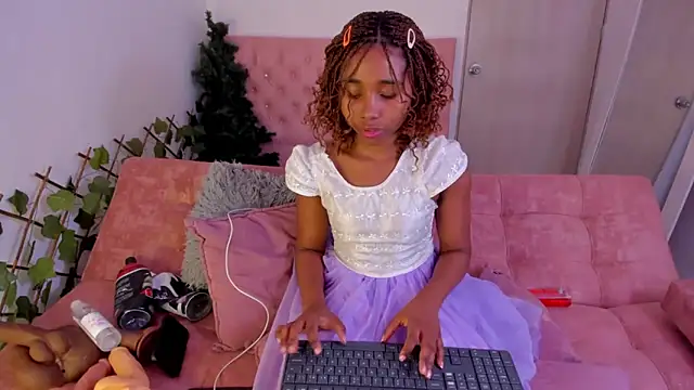 kimmysantoo online show from 10, 11, 2025