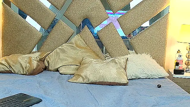 IsabellMendez  online show from 19, 4, 2026